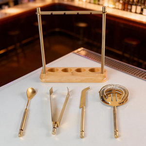 Increíble juego de herramientas de barra de latón con diseño excepcional y soporte de madera para organizar la mesa de fiesta. Juego de herramientas de barra de alta calidad a un precio aceptable. - Product Image 1