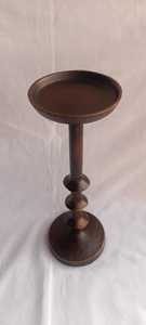 Portavelas de Metal Bronce Oscuro Hecho a Mano, Elegante Soporte de Pedestal - Product Image 3