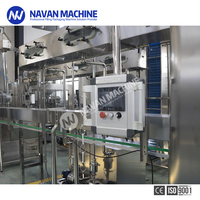 Machine de remplissage et de bouchage de bouteilles d'eau en plastique monobloc 500 ml 8000 BPH avec contrôle PLC