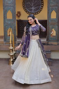 Lehenga nupcial de tela Cosmos con bordado pesado y lentejuelas Zari para mujer, lehenga acampanada de 4 metros con dupatta de seda. - Product Image 6