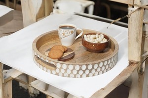 Plateau de service carré en bois artisanal FAIZA CRAFT, écologique, durable et éco-responsable, idéal pour les moments de thé, les repas et une utilisation décorative. - Product Image 6