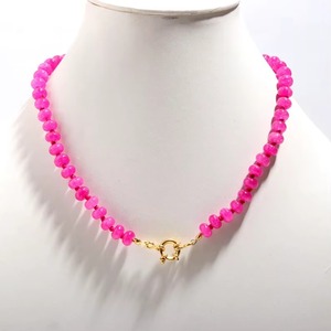 Collier ras du cou délicat en calcédoine rose, perles rondes lisses et épaisses de 7-8 mm, vente en gros pour femmes et jeunes filles - Product Image 2