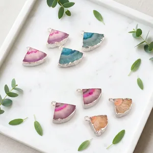 Pendentifs triangulaires géométriques en quartz solaire pour la fabrication de bijoux et d'artisanat, design unique et minimaliste, dernières nouveautés - Product Image 1