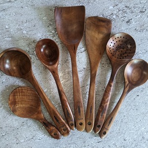 Juego de Utensilios de Cocina Ecológicos de Madera de Acacia de 12 Piezas al por Mayor con Cuchara de Madera Natural, Espátula y Cuchara Ranurada - Aptos para Lavavajillas - Product Image 1