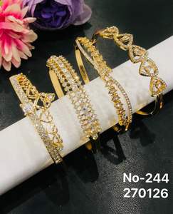 กำไลข้อมือสแตนเลสชุบทองรูปทรงคลื่นไขว้ ดีไซน์ใหม่สำหรับผู้หญิง ขายส่ง เครื่องประดับแฟชั่นเก๋ไก๋ ของขวัญสำหรับงานแต่งงานและงานปาร์ตี้ - Product Image 5