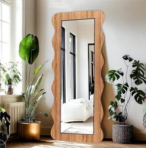 Espejo rústico de madera gruesa de cuerpo entero con soportes de esquina de hierro robustos para un estilo industrial. Disponible a precio de mayorista. - Product Image 4