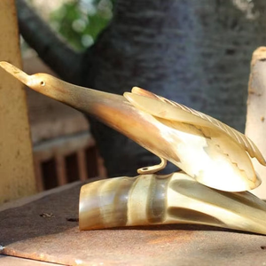 Pieza decorativa de cuerno natural creada para decoración del hogar con temáticas vintage y étnicas, de Perfect Enterprises. - Product Image 6