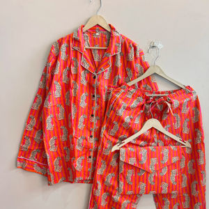 Ensemble de pyjama pour femmes avec chemise et pantalon en coton, imprimé animal, avec pochette, confortable pour se détendre et dormir - Product Image 1