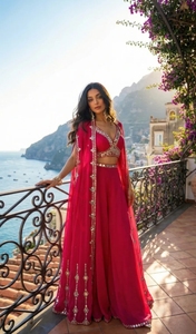 Conjunto KV de Kurta, Palazzo y Dupatta Bordados y Adornados - Product Image 6