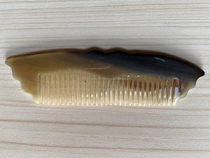 Peigne à cheveux en corne de buffle noir fait à la main durable et élégant avec grande poignée sculptée derniers peignes d'artisanat naturel - Product Image 5