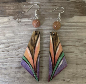 Collier et boucles d'oreilles en résine de bois colorée de style vintage par Tayyab Handicraft - Product Image 2