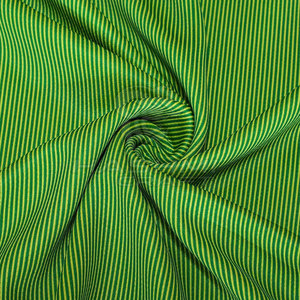 Maillot et short de football légers avec technologie de séchage rapide, tissu en maille respirant, idéal pour les températures chaudes et les matchs intenses - Product Image 4