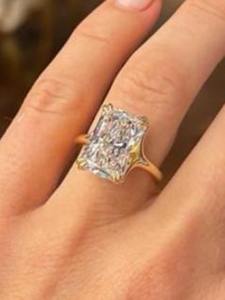 Elegante Anillo de Compromiso con Diamante Cultivado en Laboratorio de 1.20 CT, Corte Radiante, Oro Amarillo de Lujo, Regalo de Aniversario, Certificado IGI - Product Image 4