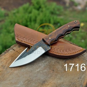 Couteau de chasse à lame fixe en acier au carbone forgé à la main, personnalisable OEM, avec poignée en bois et étui en cuir pour le camping et les activités de plein air - Product Image 5