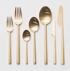 Juego de cubiertos clásicos de acero inoxidable para comidas diarias, vajilla de cocina duradera y resistente al óxido, juego elegante para una experiencia culinaria excepcional. - Product Image 1