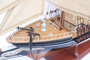 Maqueta de Barco Británico de Madera Natural Color Negro ENDURANCE - Artesanía Independiente para Decoración Náutica, Colección de Arte y Negocios - Product Image 6