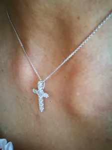 จี้เพชรทรงกากบาทวินเทจสำหรับผู้หญิง Tishya Diamond น้ำหนัก 1 กะรัต ประดับด้วยโมอิสซาไนต์ ชุบทองคำขาว 14K บนตัวเรือนเงิน ของขวัญ - Product Image 2