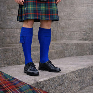 Complétez votre tenue écossaise traditionnelle avec nos chaussettes de kilt haut de gamme pour hommes. Conçu pour les événements des Highlands, les mariages, les cérémonies - Product Image 1