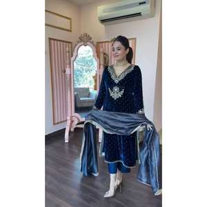 Ensemble de costume Salwar Kameez en polyester de créateur, taille XL, pour occasions de fête, avec bordure en dentelle Moti à fils et rivets - Product Image 5