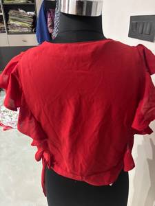 Ensemble haut court à col en V et manches courtes à volants, couleur rouge unie de haute qualité, pour femmes, vêtements décontractés pour les fêtes, confortables à porter - Product Image 2