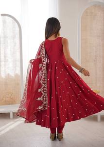 Conjunto de Kurta y Pantalón Rojo Tradicional Indio-Pakistaní para Mujer con Dupatta, Corte Holgado hasta el Tobillo, Traje para Boda - Product Image 6