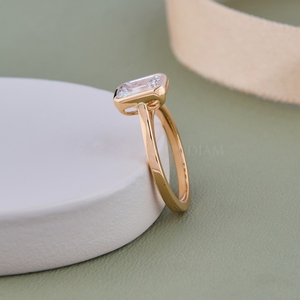 Anillo de Diamante Solitario de Diseño Moderno, Anillo de Diamante Creado en Laboratorio, Corte Esmeralda, Oro Amarillo, Joyería Fina de Diamantes para Mujer - Product Image 3