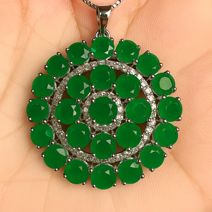 จี้รูปดอกไม้ทำจากหินออนิกซ์สีเขียวธรรมชาติ 100% สำหรับผู้หญิงจาก Rhaya Jewels ชุบโรเดียมบนเงินสเตอร์ลิง ดีไซน์เรียบหรู เหมาะเป็นของขวัญสุดพิเศษ - Product Image 3
