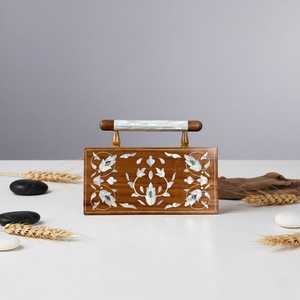 Pochette en bois contemporaine haut de gamme avec incrustation de nacre et détails élégants en nacre pour mariages modernes, festivals et soirées - Product Image 1