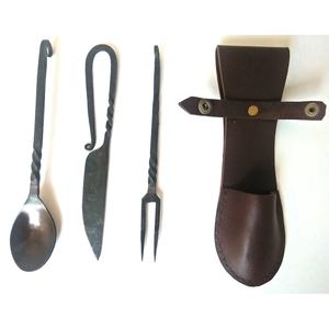 ชุดช้อนส้อมสแตนเลสสตีลคุณภาพสูง งานแฮนด์เมด สไตล์ยุคกลาง 3 ชิ้น พร้อมปลอกหนัง  แบบใหม่ - Product Image 4
