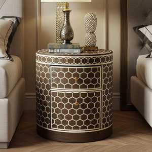 Table d'appoint de sol légère et personnalisée Belladec, design floral, en os incrusté, faite à la main, à deux tiroirs, pour intérieur - Product Image 1