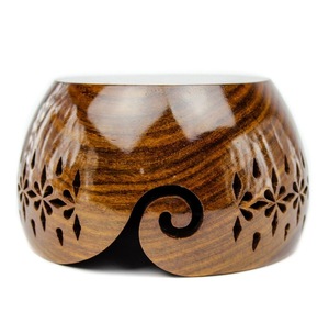 Cuenco de madera rústico para hilo, con diseño floral tallado, duradero, soporte para tejer a mano y ganchillo con recortes decorativos - Product Image 2