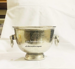 Bol à vin doré de style vintage, bassin à glace en métal artisanal, refroidisseur à champagne élégant sur piédestal pour la décoration d'hôtels et de bars - Product Image 4