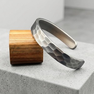 กำไลข้อมือเงินแท้ตอกลาย สไตล์ไวกิ้ง เครื่องประดับโลหะทันสมัย - Product Image 5