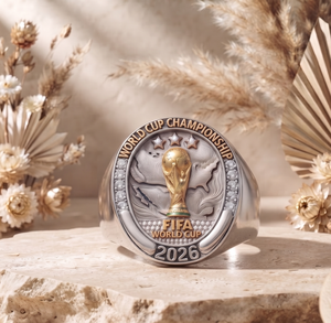 Anillo de Campeonato Redondo con Incrustaciones, Anillo de Trofeo, Regalo Deportivo de Plata 925 con Moissanita, Anillo de Trofeo de Campeonato de Fútbol - Product Image 1