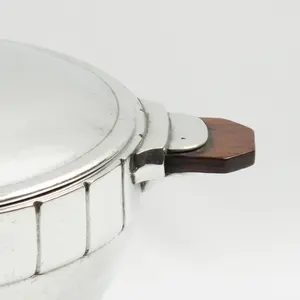 Cazuela Clásica Aislada de Acero Inoxidable |   Duradero y Mantiene la Comida Caliente y Fresca Durante Mucho Tiempo - Product Image 6