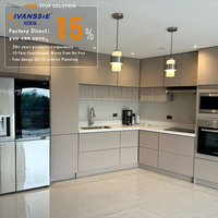 Armoires de cuisine modulaires en bois de chêne massif avec finition brillante, portes en contreplaqué écologique et design moderne