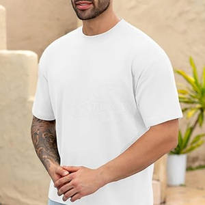 Camisa de hombre con hombros caídos, enfocada en la comodidad, transpirable, 100% algodón, para ropa urbana, estilo casual y comodidad durante todo el día. - Product Image 3