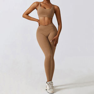 Ensemble de sport élégant pour femmes : Tenue de yoga et de gym 2 pièces côtelée, taille mi-haute, respirante, antibactérienne et écologique - Product Image 4
