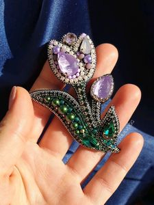 Broche artisanale colorée brodée et perlée MD HANDICRAFTS avec perles de verre de qualité supérieure pour mariage unisexe - Product Image 6