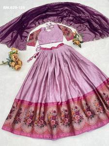 Ensemble Lehenga-Choli et Dupatta en soie traditionnelle indienne, dernier modèle, avec bordure tissée Kalamkari et broderie Zari, tenue ethnique - Product Image 4
