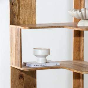 Estante de Exhibición de Madera Vandana Merino Lunaris Corner, Diseño Moderno de Madera Sólida para Ahorrar Espacio - Product Image 4