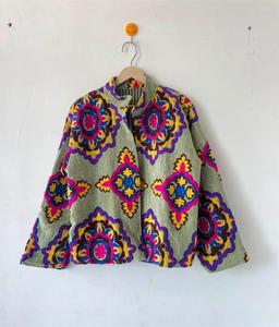 Chaqueta Suzani de Lujo en Algodón Verde con Bordado Floral, Manga Larga, Cuello Alto, Hecha a Mano, Estilo Bohemio, Ropa de Abrigo para Mujer, Otoño - Product Image 1
