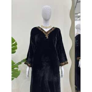 Conjunto de Top, Pantalón y Dupatta Negro para Fiesta, Talla XL, con Bordado de Hilo y Lentejuelas, 1 kg, para un Look Elegante - Product Image 1