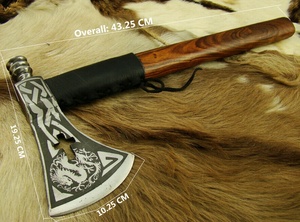 ขวานไวกิ้งทำมือ PAK ENTERPRISES พร้อมใบมีดเหล็กสลักลายมังกร ด้ามไม้ และปลอกหนัง - Product Image 4