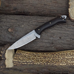 Cuchillo de Caza Hecho a Mano de Grado Industrial con Hoja Dentada de Acero de Damasco, Mango de Madera de Palisandro, Funda de Cuero, Personalización OBM - Product Image 6