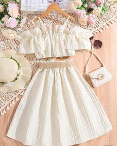 ชุดเซ็ตเสื้อครอปเปิดไหล่แต่งระบายและกระโปรงจีบสำหรับเด็กผู้หญิง - Product Image 4