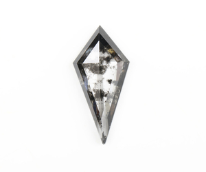 เพชรทรงว่าวโบราณ OM GEMS น้ำหนัก 1.60 กะรัต ทรงเกลือพริกไทย เจาะด้วยเลเซอร์ เพชรเลี้ยงในห้องปฏิบัติการ เพชรเกลือพริกไทยสั่งทำพิเศษ - Product Image 5