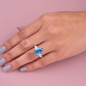 Anillo de oro blanco de diseño moderno con diamante de corte pera creado en laboratorio, certificado por IGI con claridad VVS para mujeres, procedente de la India. - Product Image 5