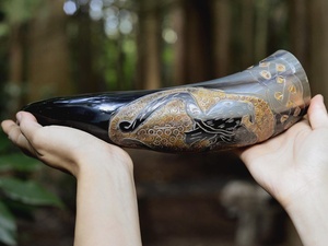 Corne à boire viking en corne de bœuf naturelle, de haute qualité, polie, écologique, design animalier, pour servir de la miad, de l'ale et du vin. - Product Image 2