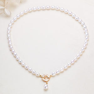 Collier minimaliste en perles d'eau douce pour femmes, design polyvalent et tendance, chaîne de clavicule - Product Image 2